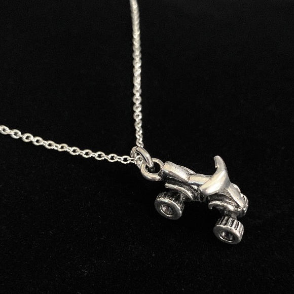 4 Wheeler Necklace - Picture 1 of 5